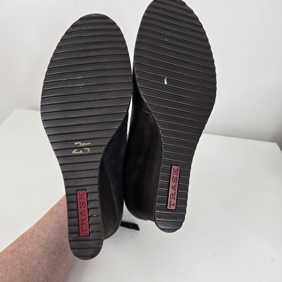 Trask Tenley Leather Wedge Ankle Bootie Gray Pewter Size 11M - Picture 8 of 11